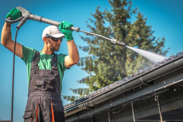 Gutter Washing in Merced