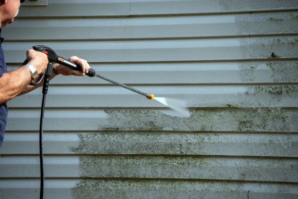 Cost of Vinyl Siding Power Washing in Merced