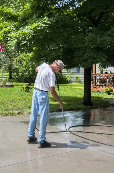 Cost of Driveway Concrete Cleaning in Merced