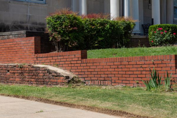 Retaining Wall Cleaning in Merced