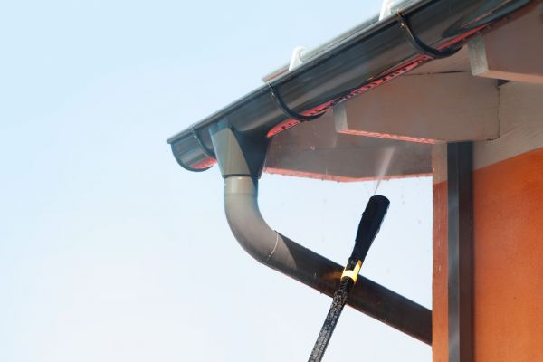 Eaves Power Washing in Merced